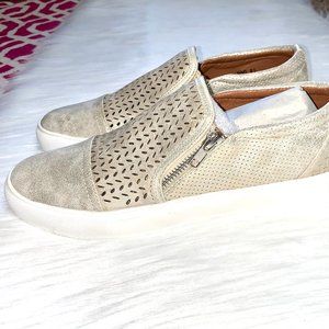 Report Ali Sneaker Women's Size 8.5 Metallic Gold